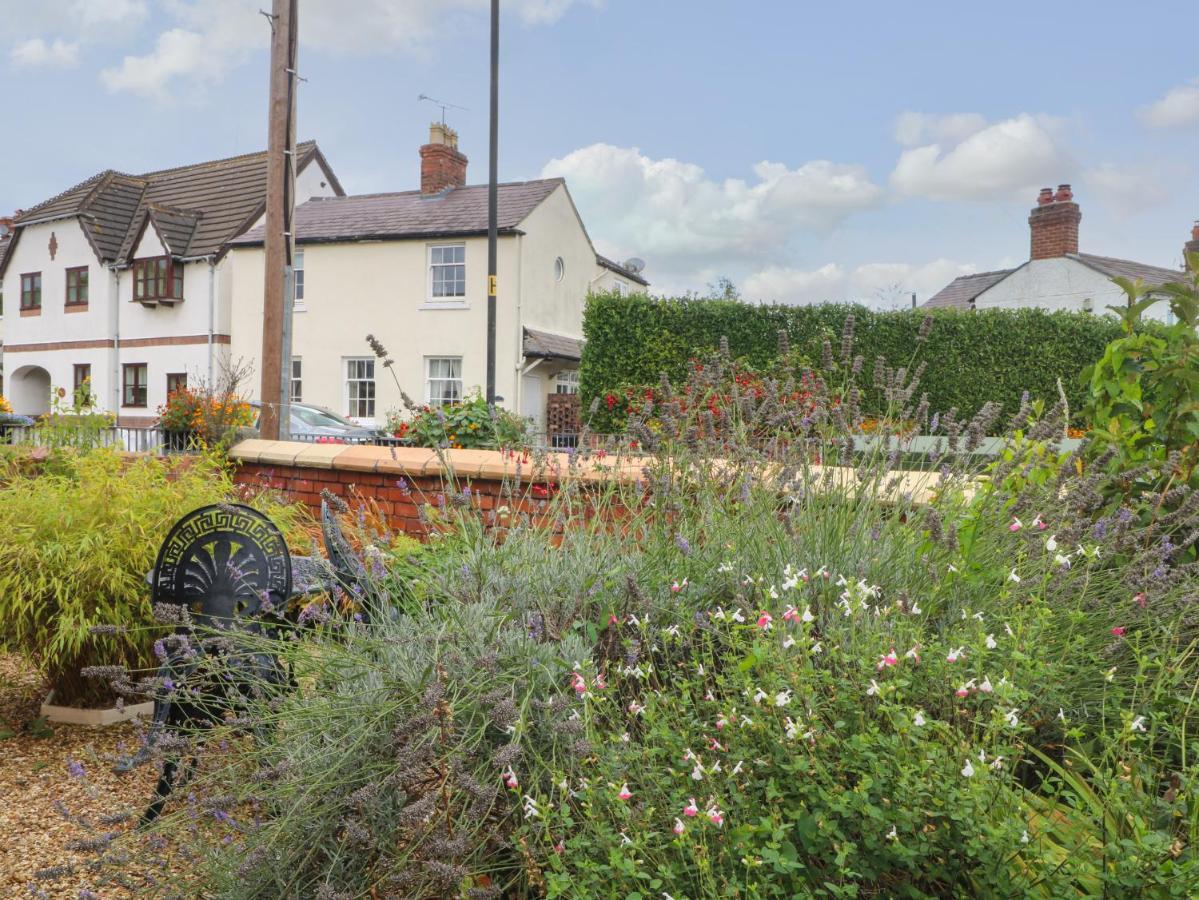 The Lodge At Cross Cottage Wrexham Eksteriør bilde